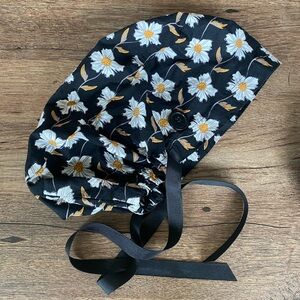 White Floral Pattern Ponytail Scrubcap